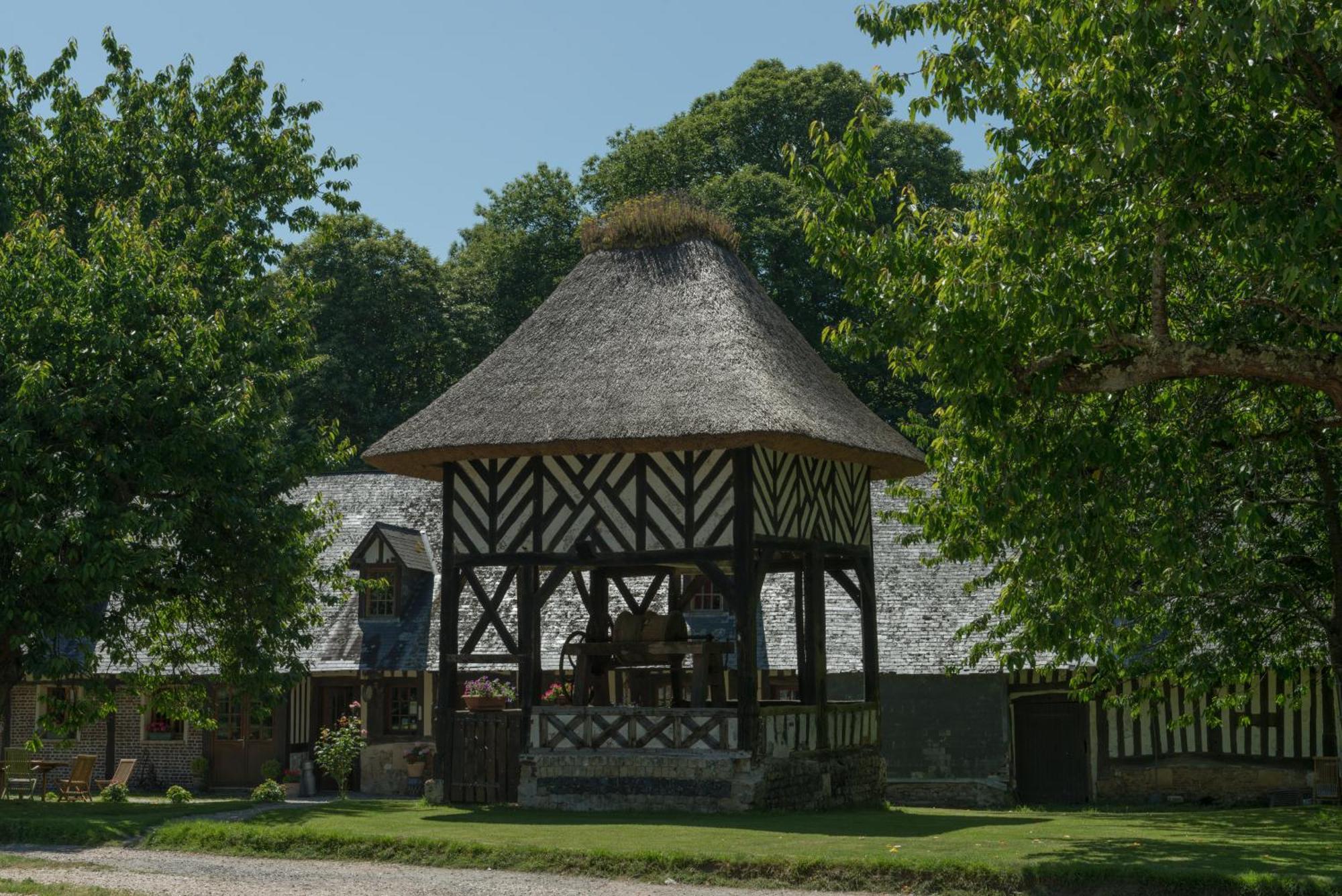 La Ferme Chevalier Hotell Équemauville Exteriör bild