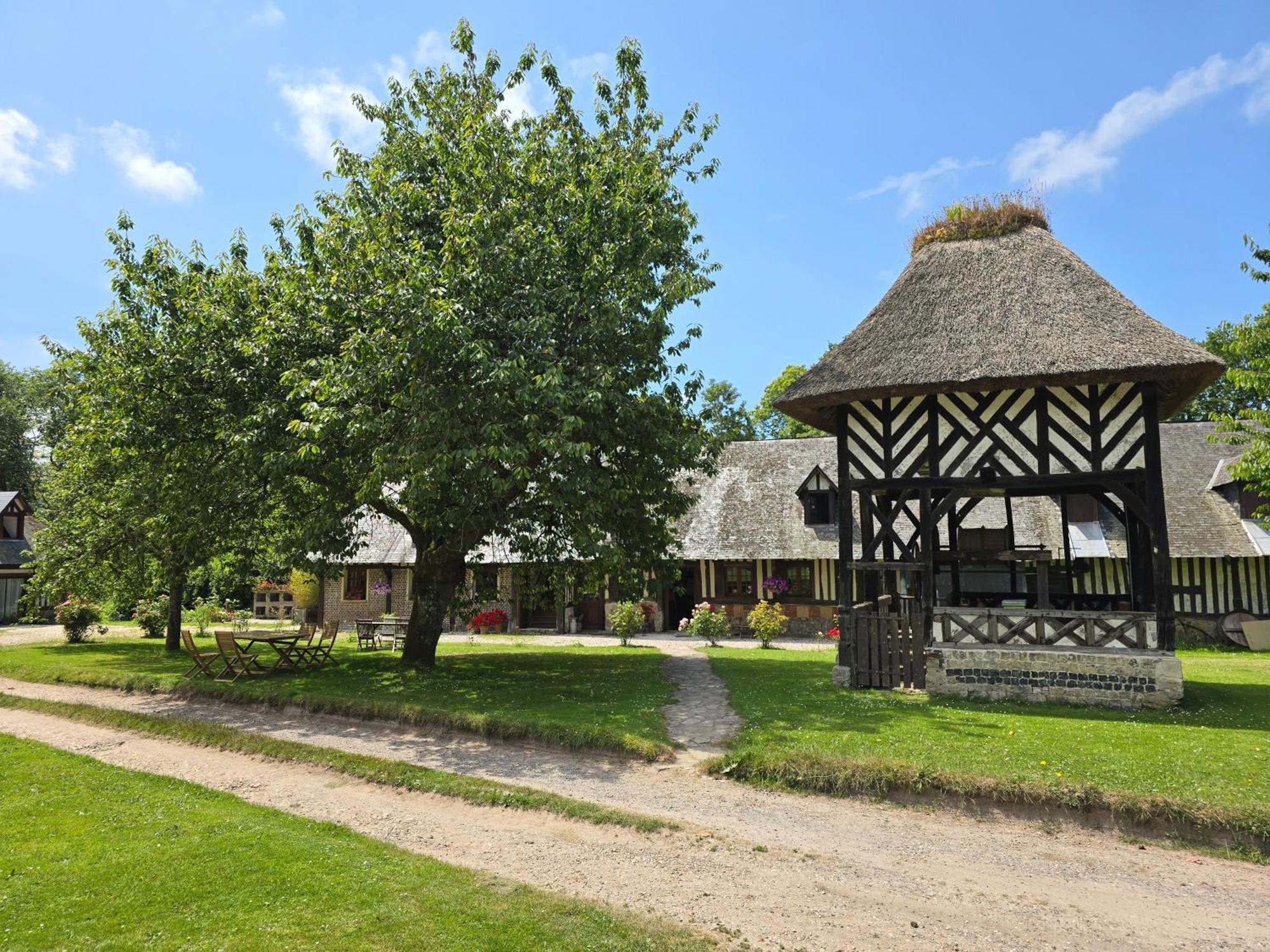 La Ferme Chevalier Hotell Équemauville Exteriör bild